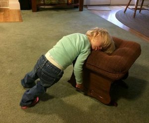 funny-kids-sleeping-anywhere-98-57a9dfee823fd__605